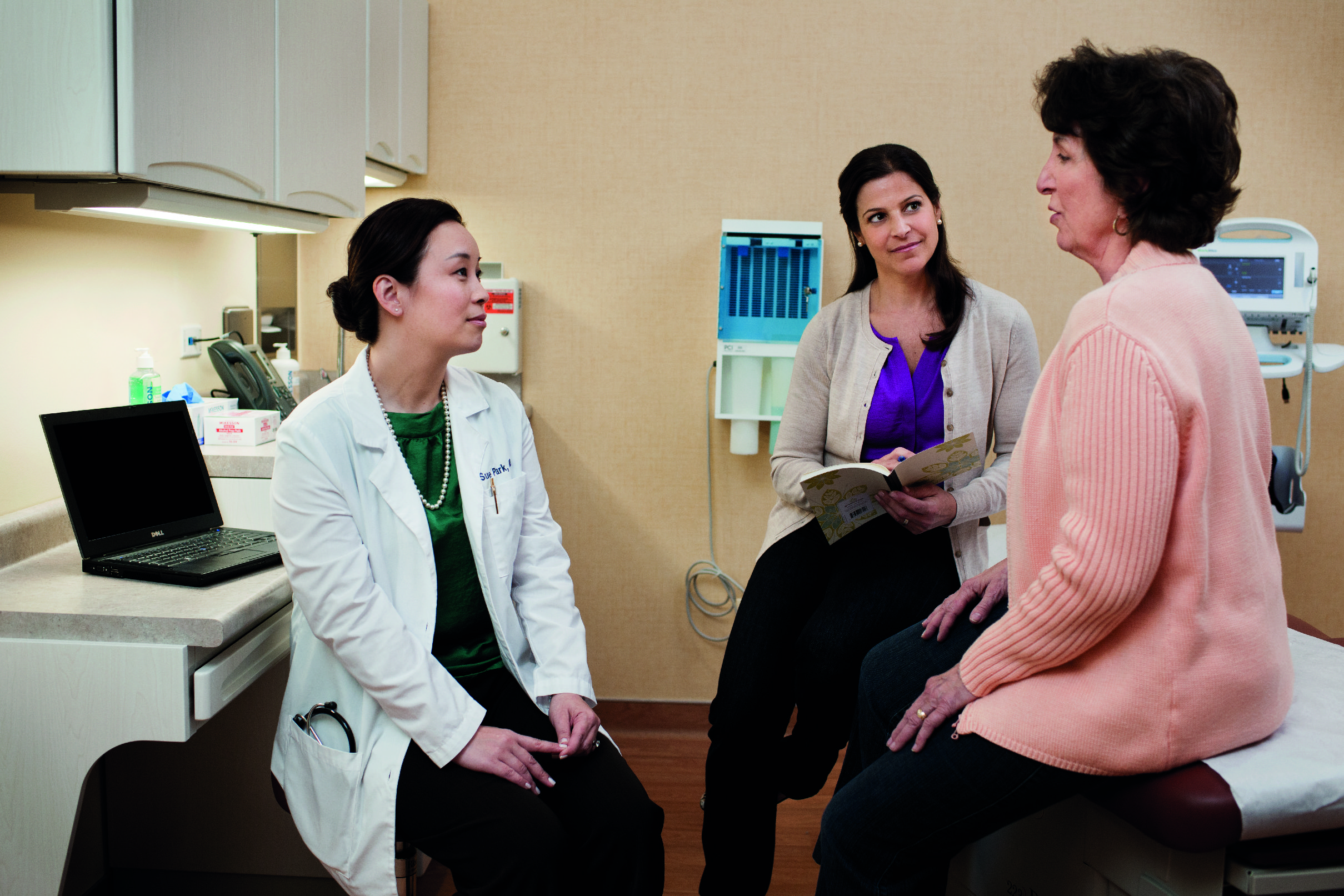 008_physician_office_exam_sr_patient_dr_0029_120dpi